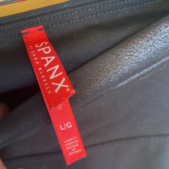 SPANX Faux Leather Leggings - Picture 4 of 5